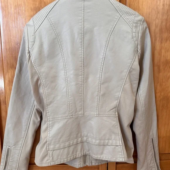 Express Slim Fit Cream Faux Leather Jacket with Snap Collar - Picture 7 of 8